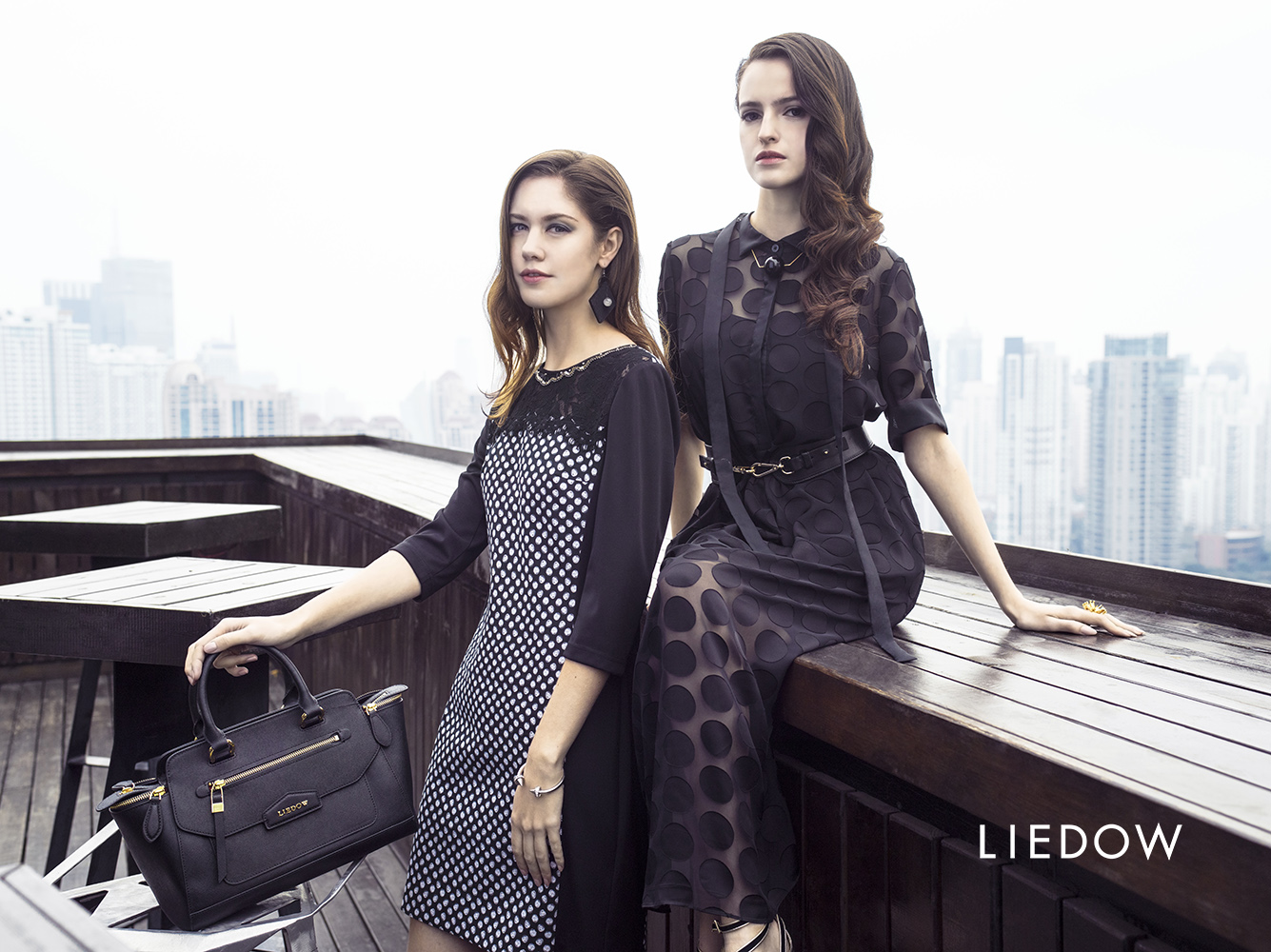 并于2001年推出liedow(蕾朵)高级女装品牌