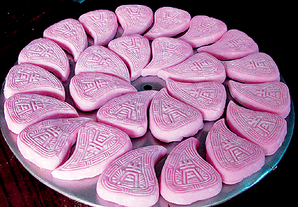  p>红桃粿又名红曲桃,是广东 a target="_blank" href="/item/潮汕