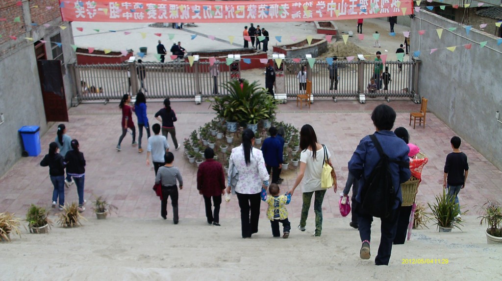 巴中市恩阳区玉山中学校位于距恩阳约30公里的玉山镇