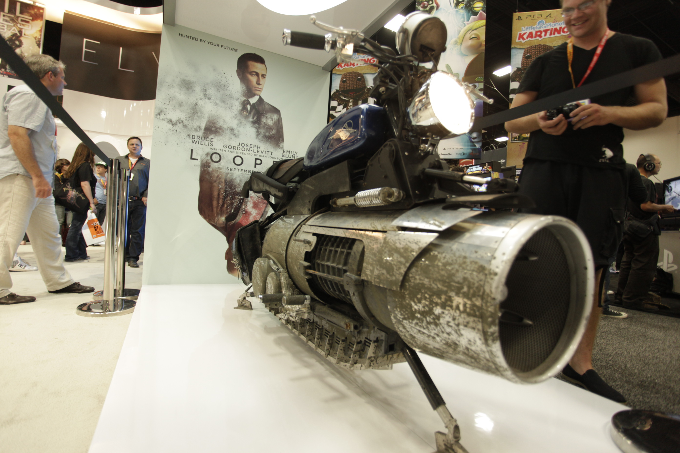  p>《环形使者》由 a target="_blank" href="/item/莱恩·约翰逊