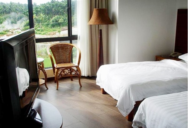  p>七仙岭南美温泉山庄于2007年开业,位于保亭县七仙岭旅游风景区,是