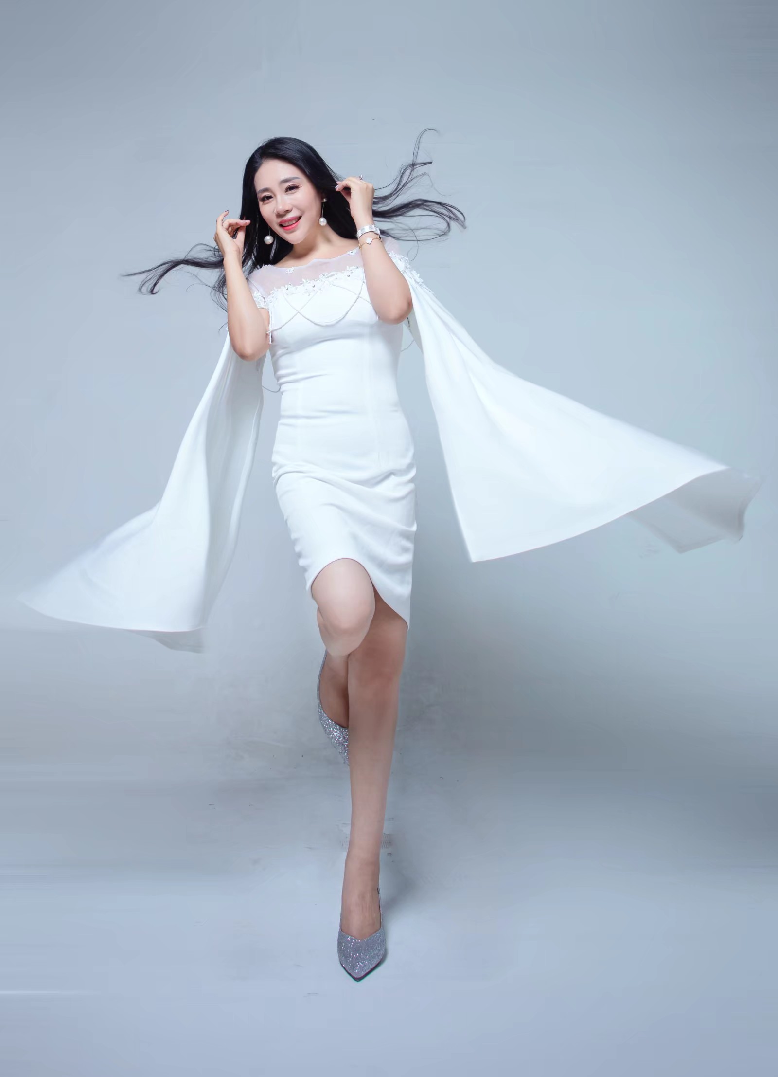 年在辽宁青年歌手大奖赛获得二等奖,2004年,门丽毕业于沈阳音乐学院