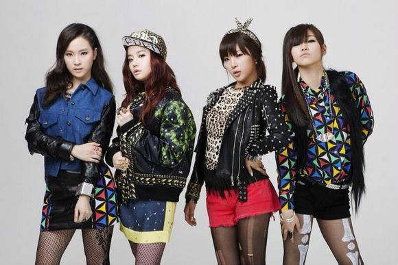 >d-unit(中文名:闪电)是d business ent于2012年8月1日推出的女子组合