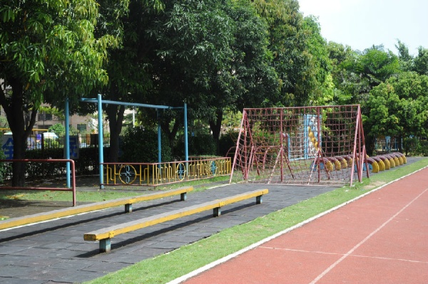 位于广东省中山市,是一所由中山市教育和体育局主管的公办小学,被评