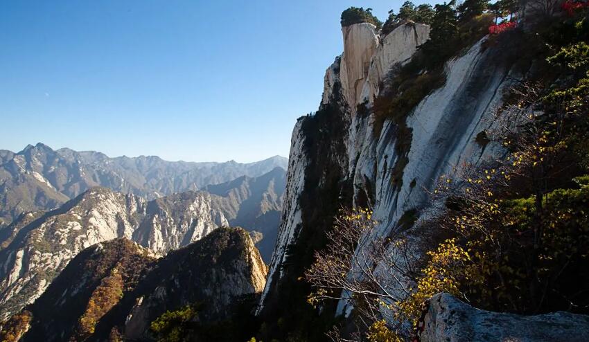  p data-id="gnwtbihclo">华岳仙掌是华山东峰奇景之一.