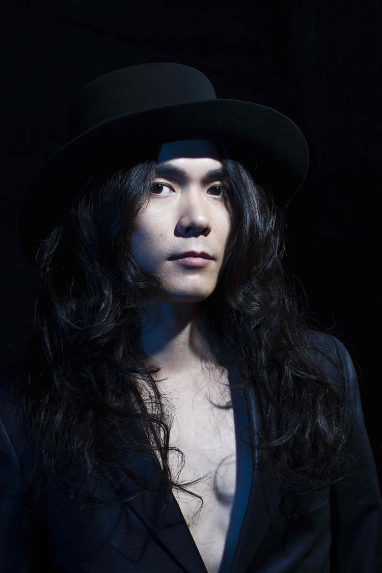  p data-id="gnwgb2czwl">木玛,本名谢强,木马乐队主唱,1977年出生于