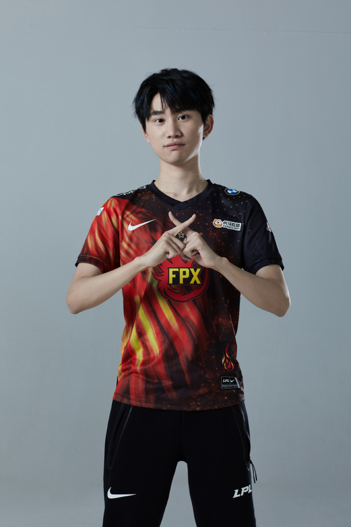  p>金泰相(游戏id:doinb),1996年12月30日出生于 a target="_blank"