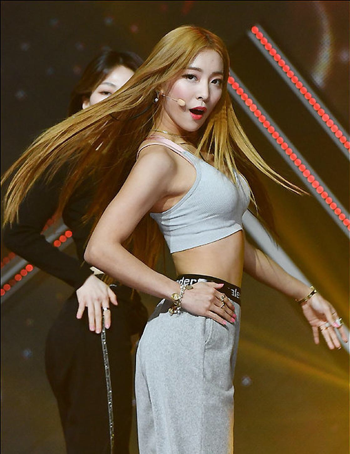  p>朴善怜(luna),1993年8月12日出生于韩国首尔.