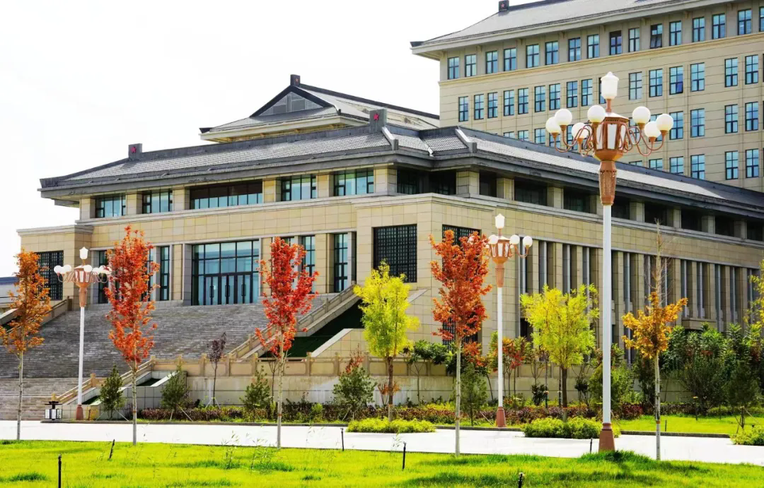新疆政法学院