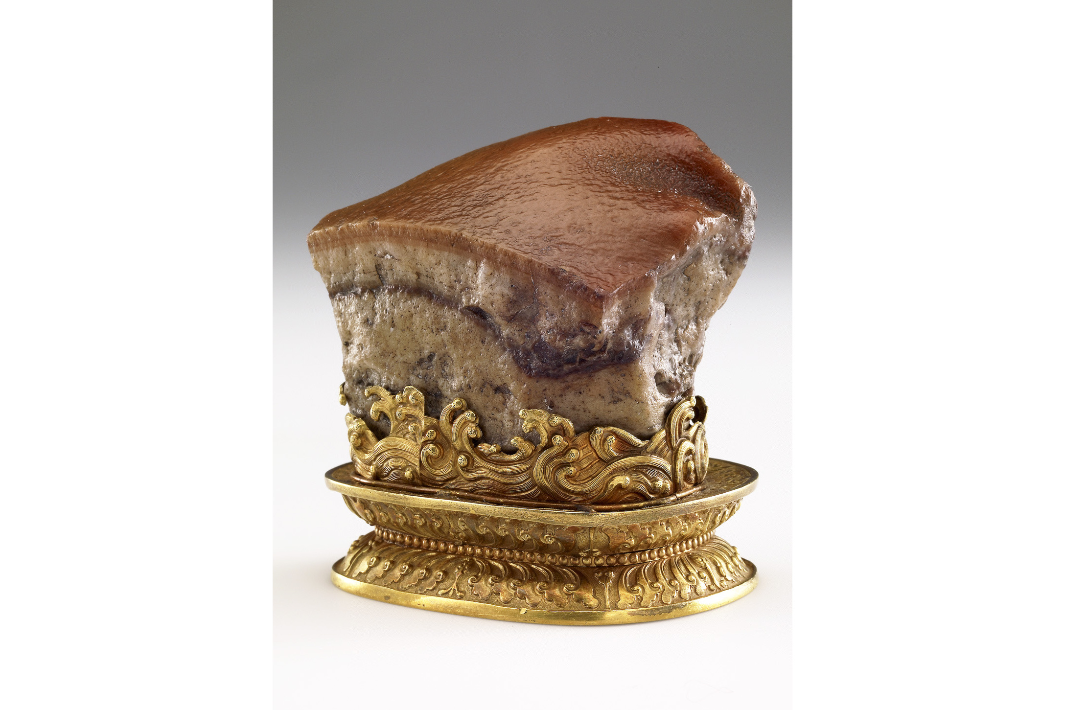  p>东坡肉形石是一块天然玛瑙石,出自内蒙古阿拉善左旗,在清朝康熙年