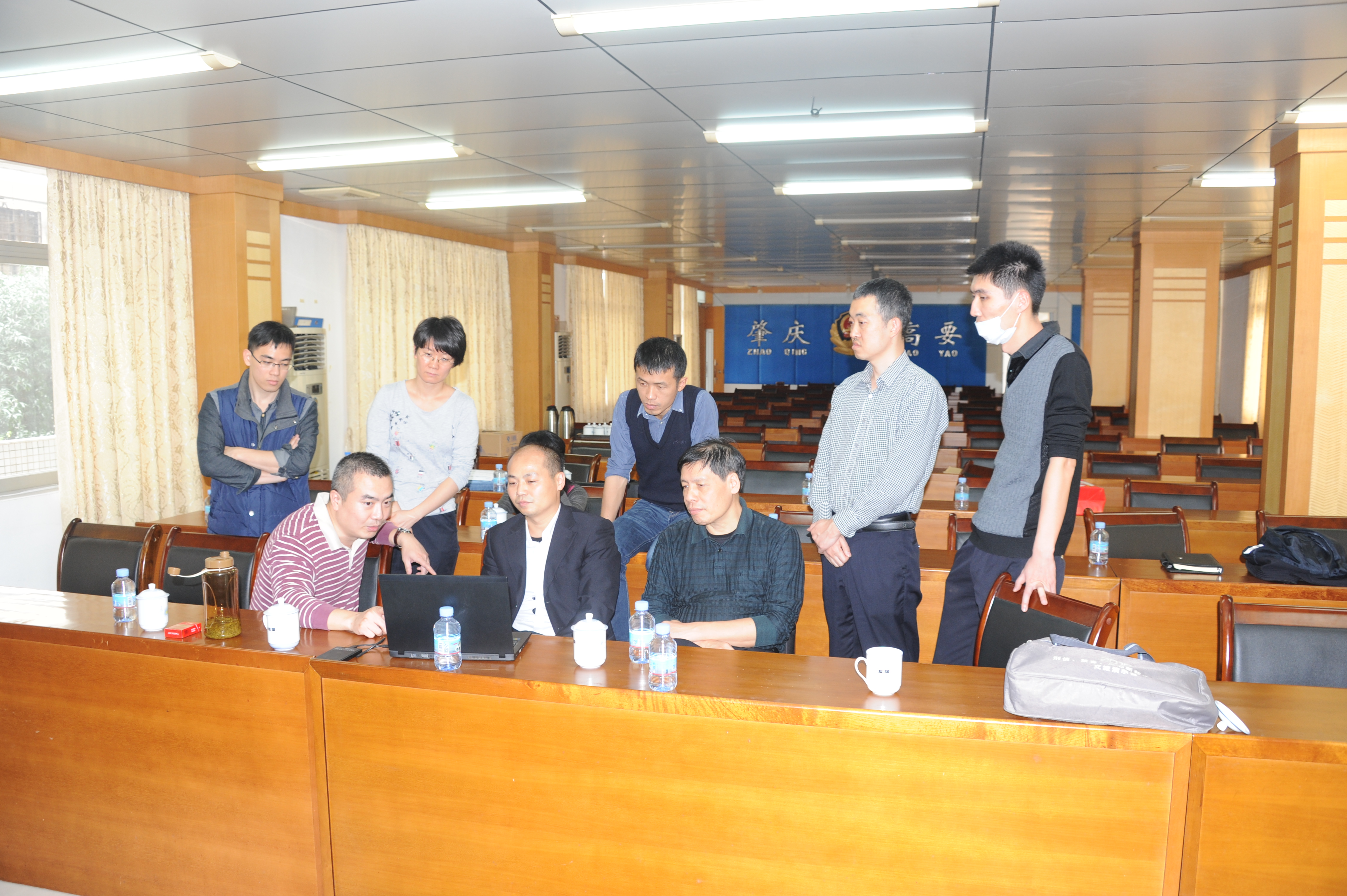  p data-id="gnax24lo3m">王晖,男,汉族,1980年5月出生,湖南省永兴县