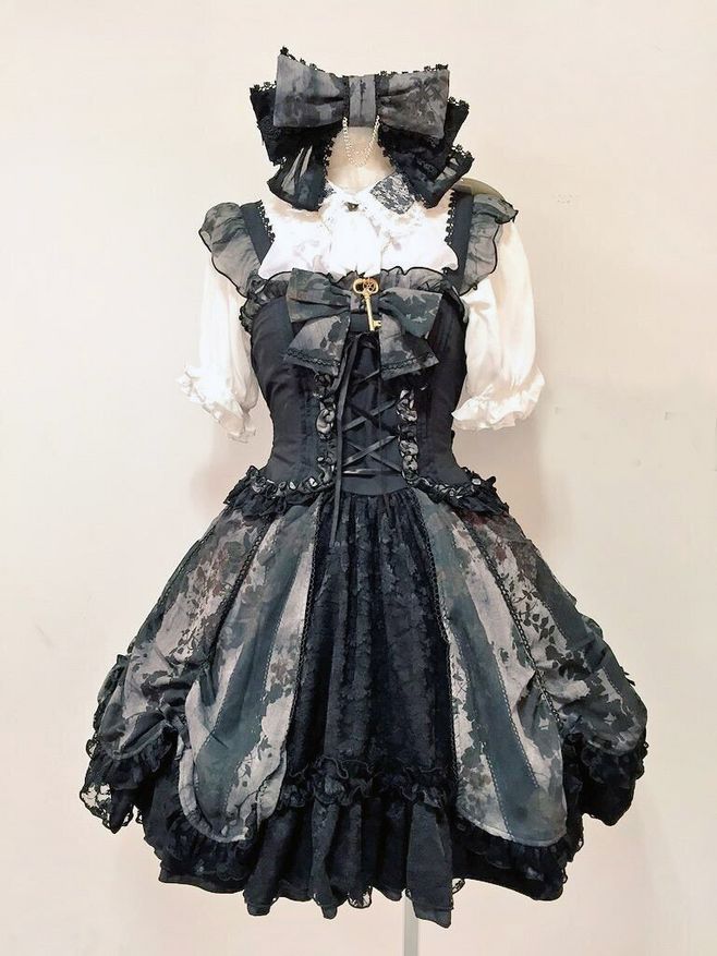  p>洛丽塔(lolita),是一种服饰类型,主要风格为甜美,古典, a target="