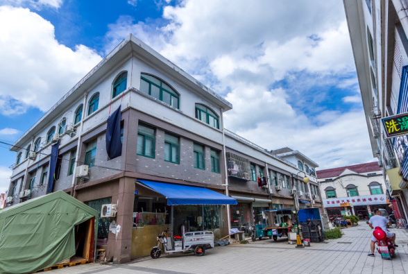  p>横扇中央广场位于苏州市吴江横扇,共计房屋202户. /p>