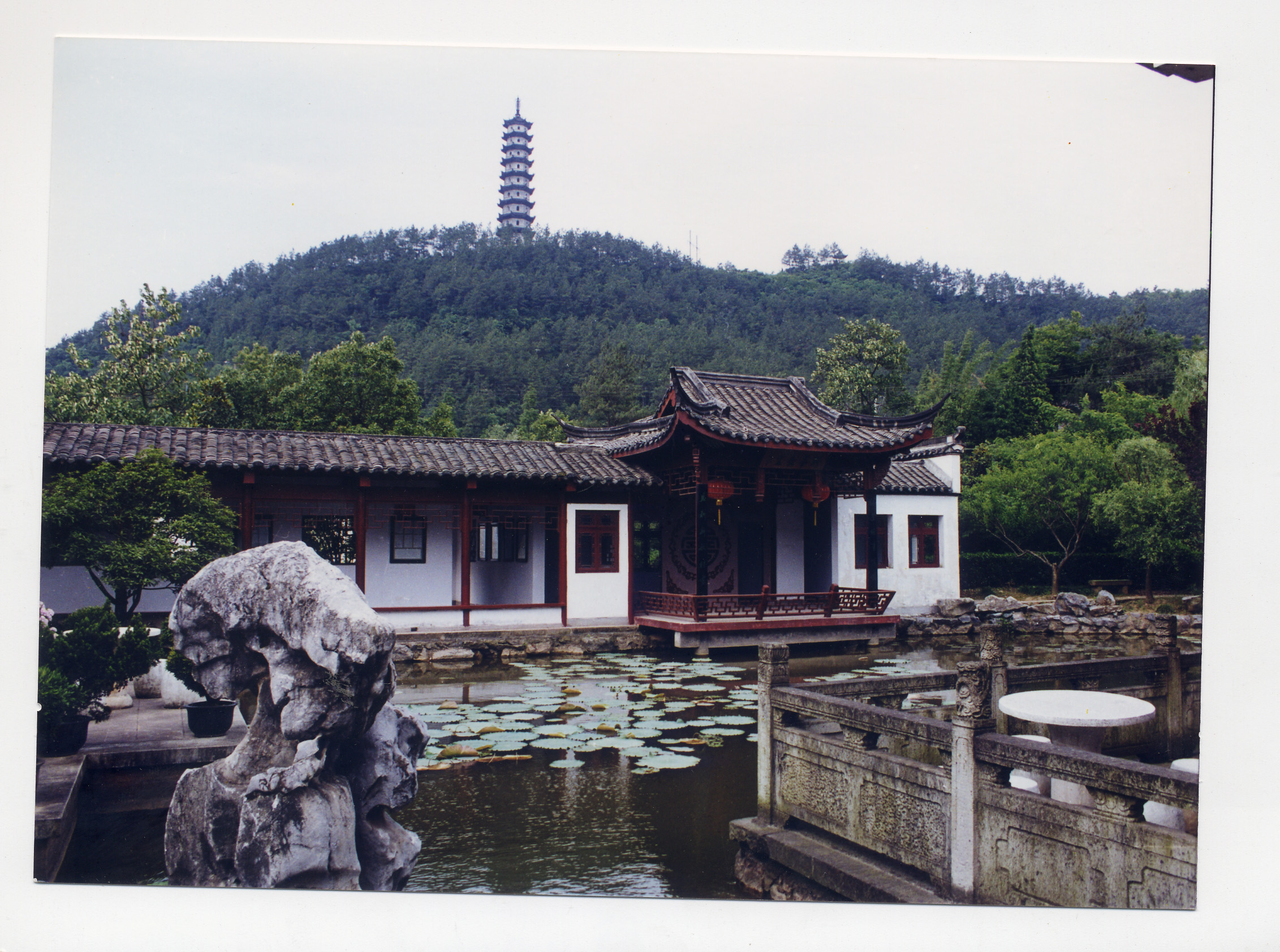  p data-id="gnb4qyxgwu">芥子园位于浙江省兰溪市兰阴山山麓,是为