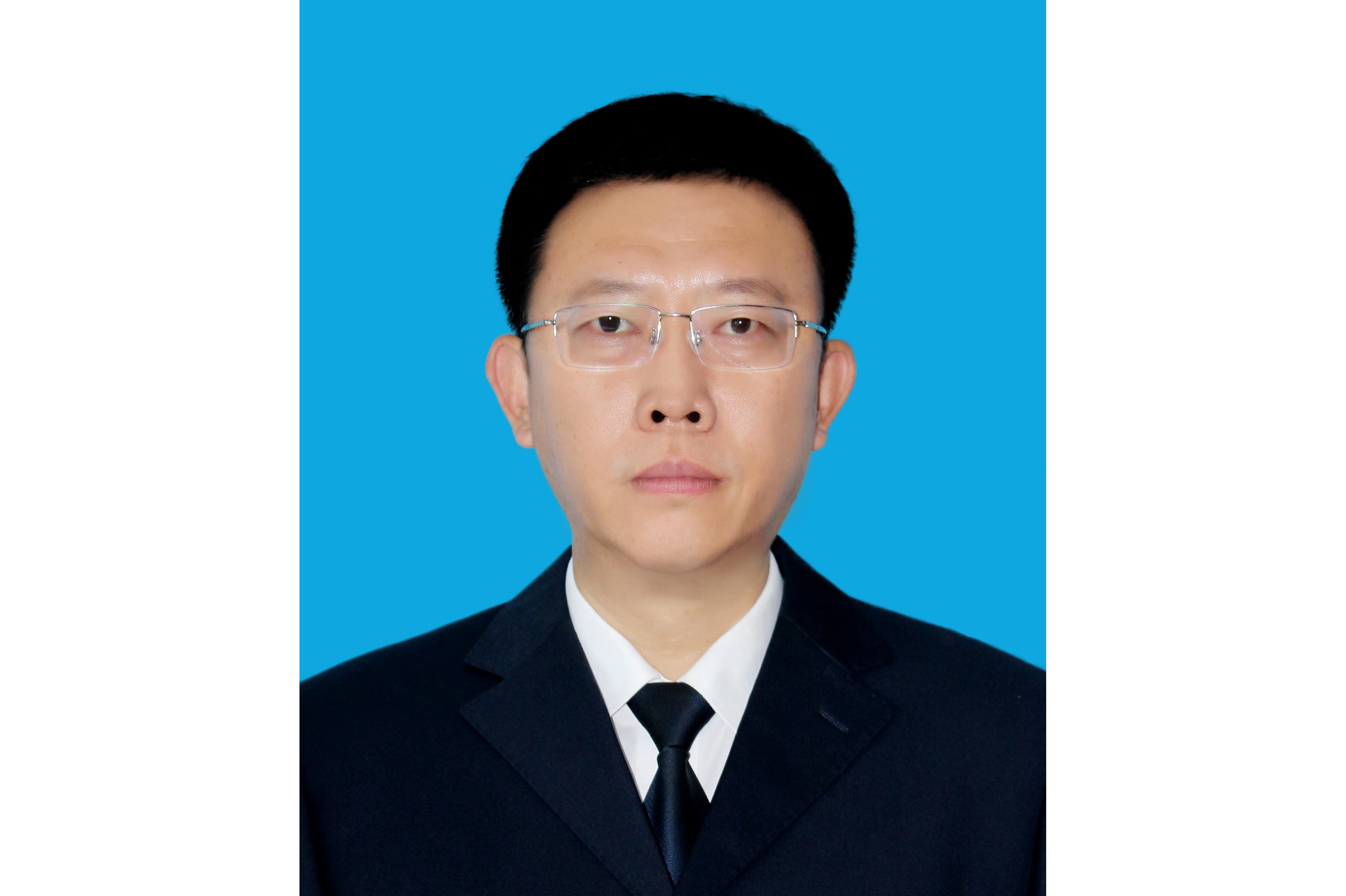  /p> p data-id="sjjvr0w2hfgj">现任黑龙江省伊春市政府党组成员 