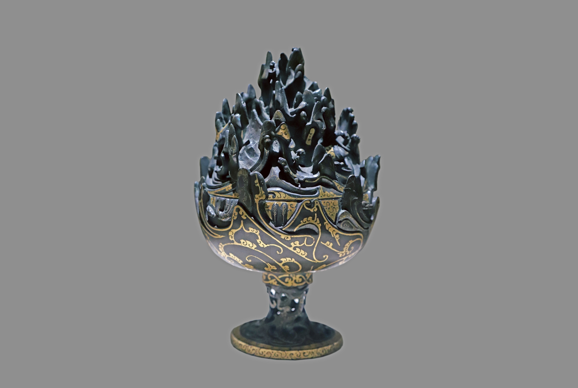 西汉中期错金云纹博山炉