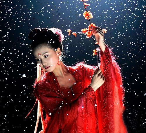 影视剧中雪戏套路多，有些雪戏虽看上去唯美，演员却受了不少苦！_百科TA说