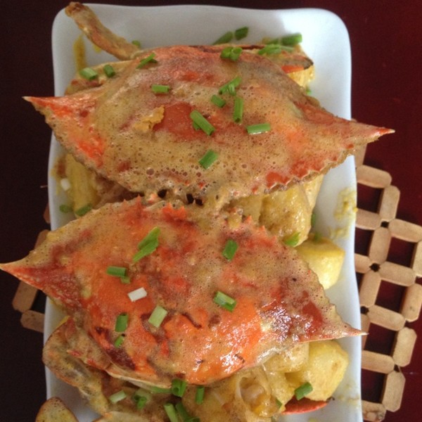  p>咸蛋黄焗青蟹是一道简单易学的家常菜,味道咸香鲜美. /p>