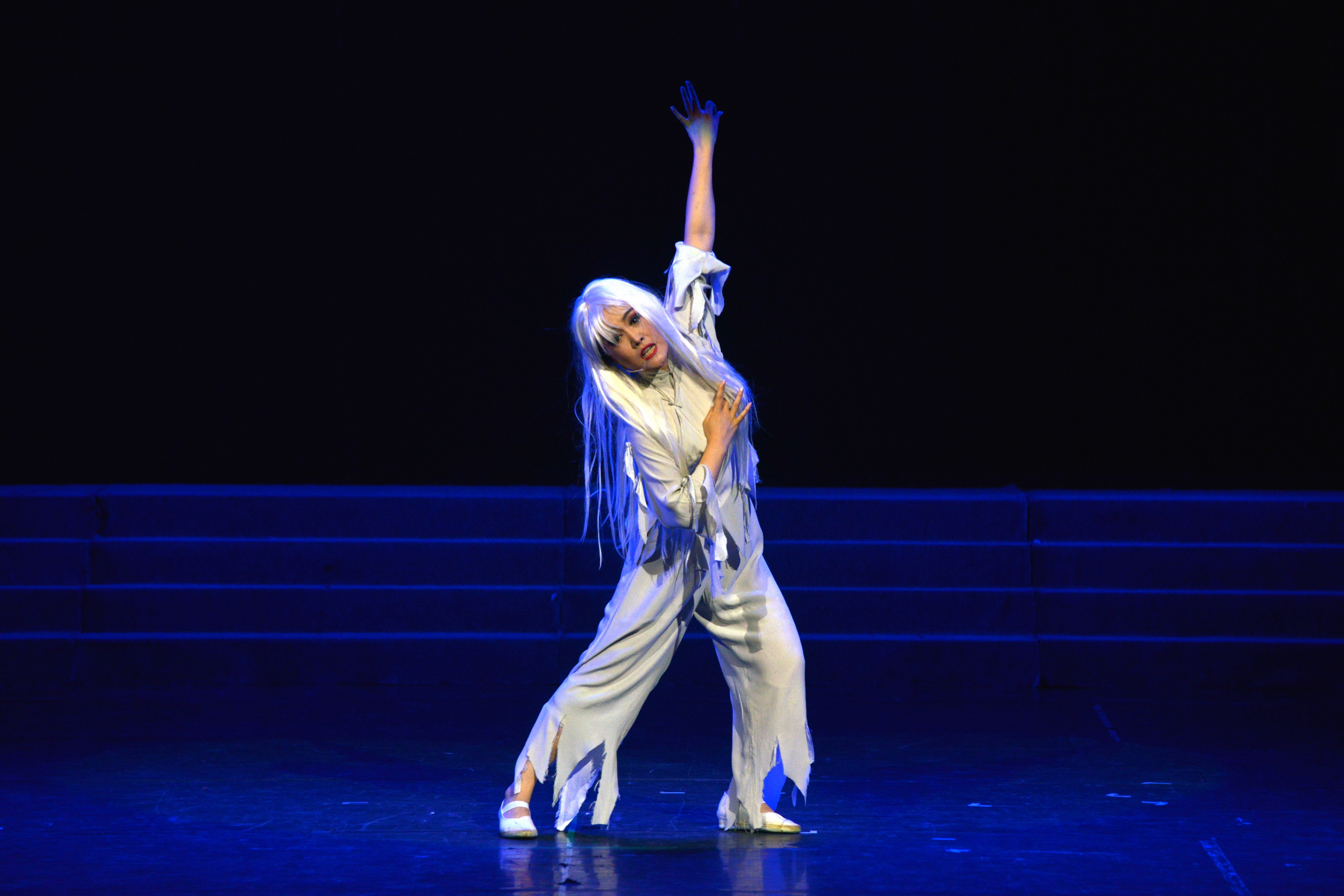 《祝福在歌中》《马兰谣》《草