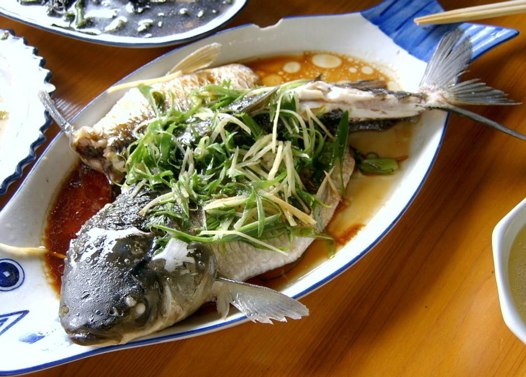  p data-id="gnwhiqb7yx">清蒸草鱼,是一道家常菜,主要制作材料是草鱼