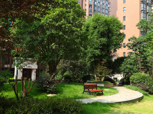 小区以15-18f板式小高层住宅为主,荣获长沙地产奥斯卡"2008年最值得