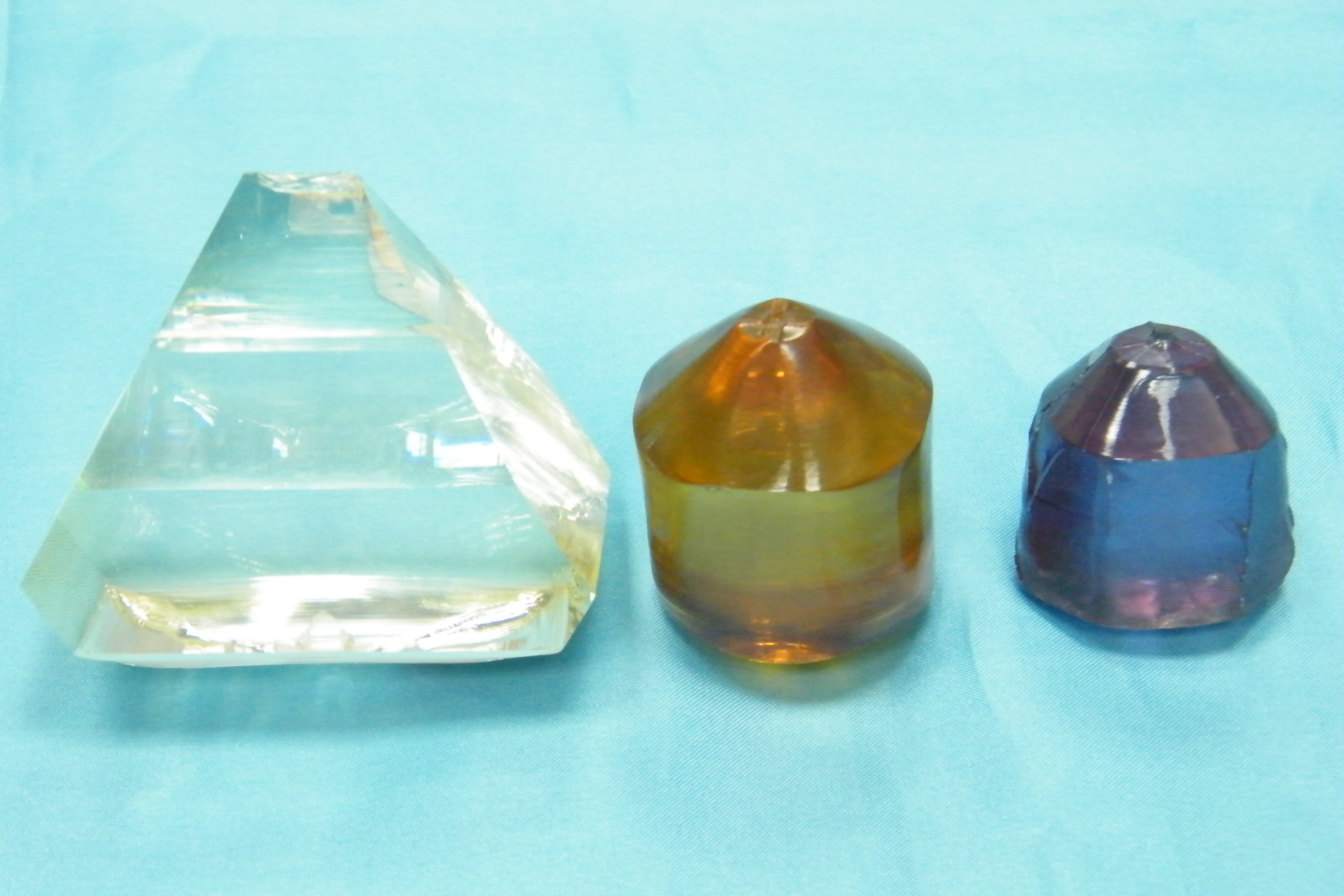 是一家专业从事光学光通信晶体元器件设计,生产与销售的高新技术认证