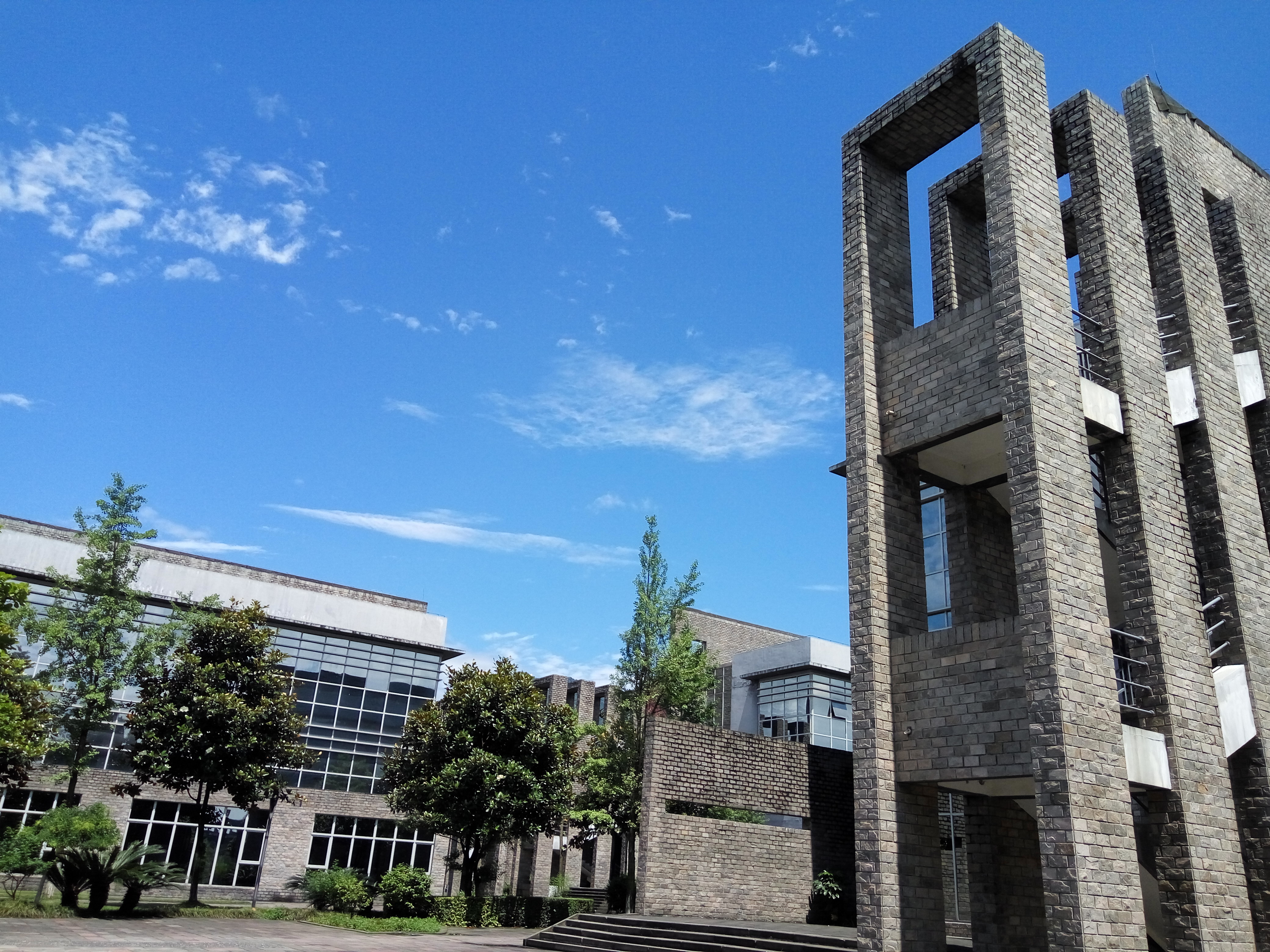  p>成都东软学院( i>chengdu neusoft university /i>),坐落于四川省