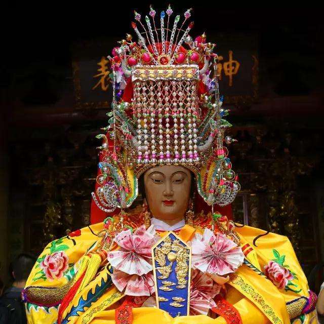  p>妈祖,以中国东南沿海为中心的海神信仰,又称天妃,天后,天上圣母,娘