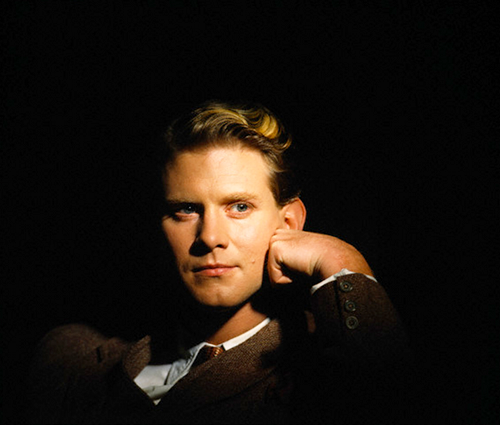  p>詹姆斯·维尔拜(james wilby),英国著名的话剧和电影演员,1958年