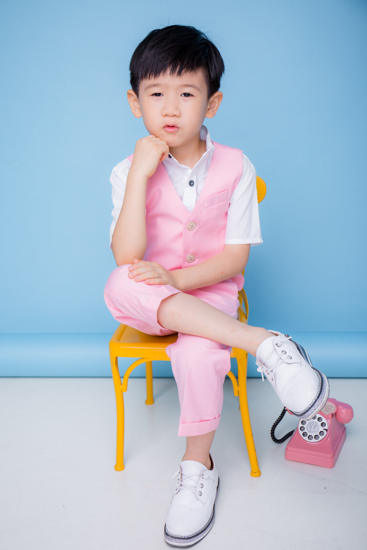 代表作品《 a target="_blank" href="/item/花公鸡/20468882" data