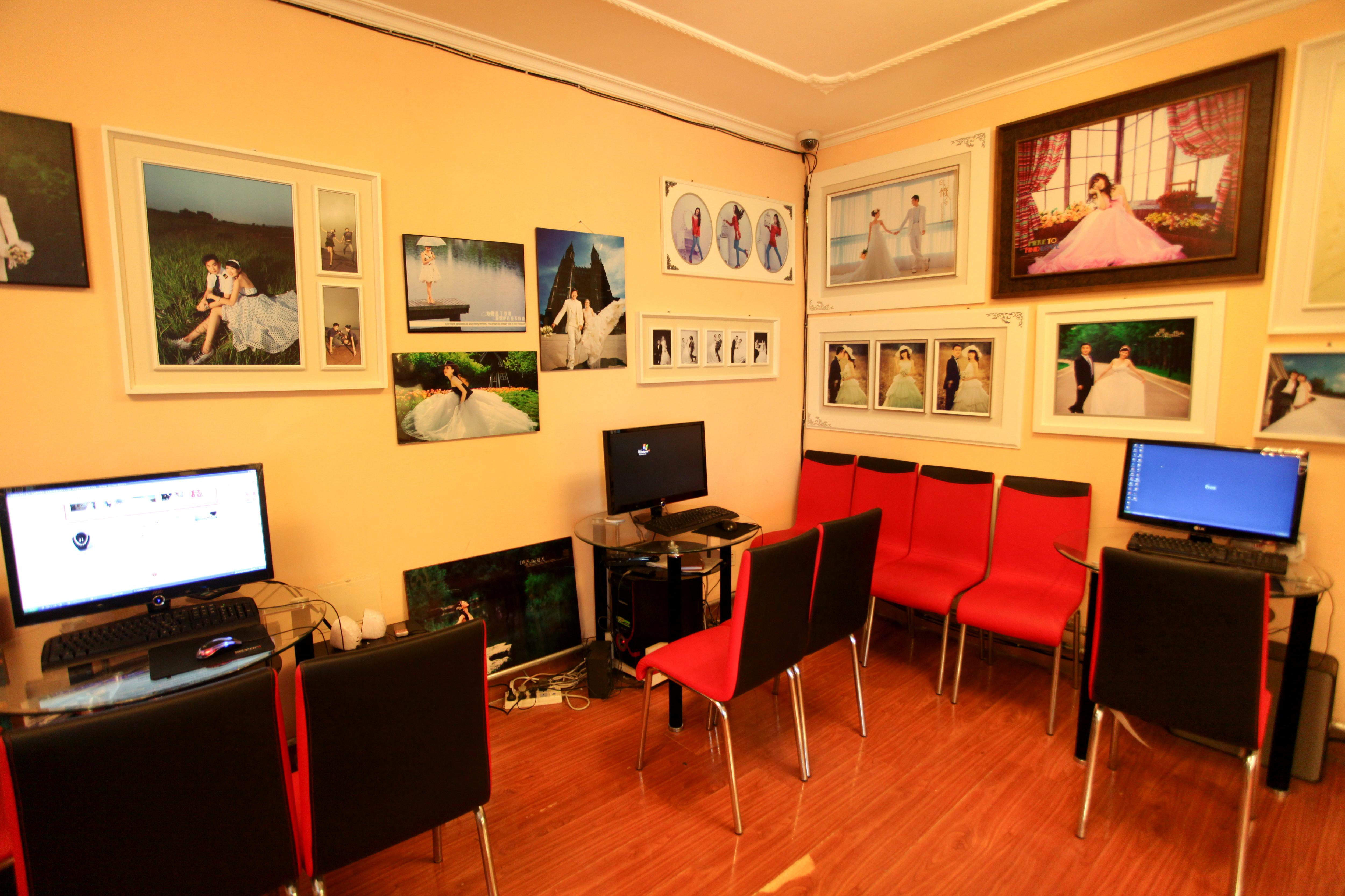  p>泉影像摄影工作室开创济南婚纱照新感念,专业的影像技术人员以及