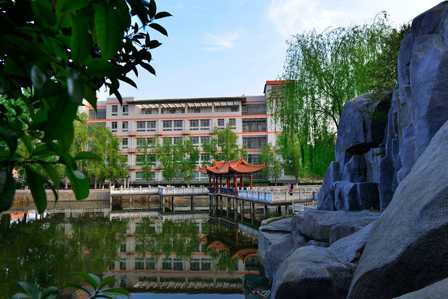 张仲景医学院是一所全日制普通本科院校,前身是创办于1951年的南阳