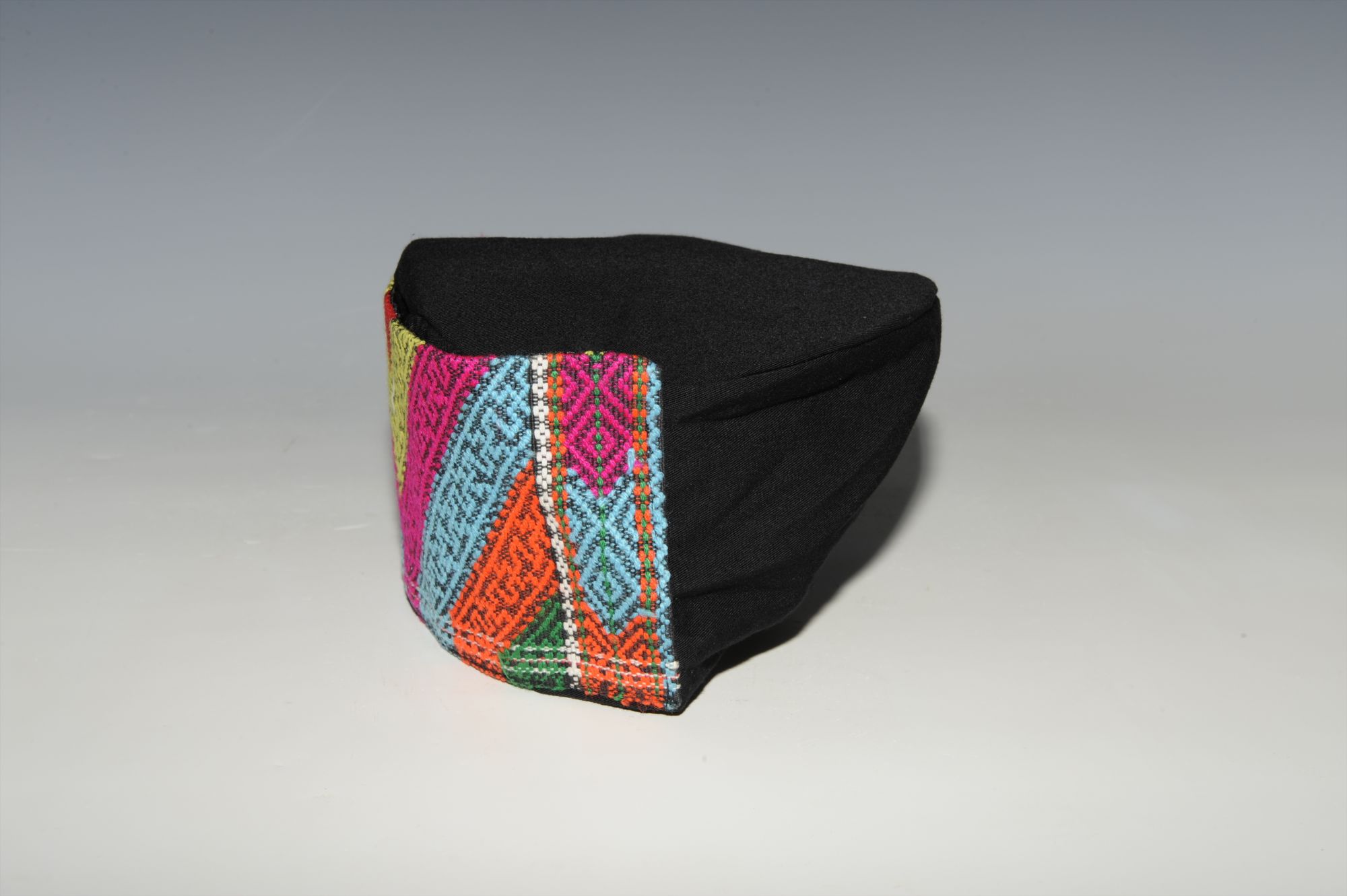 现代黎族杞方言女子帽