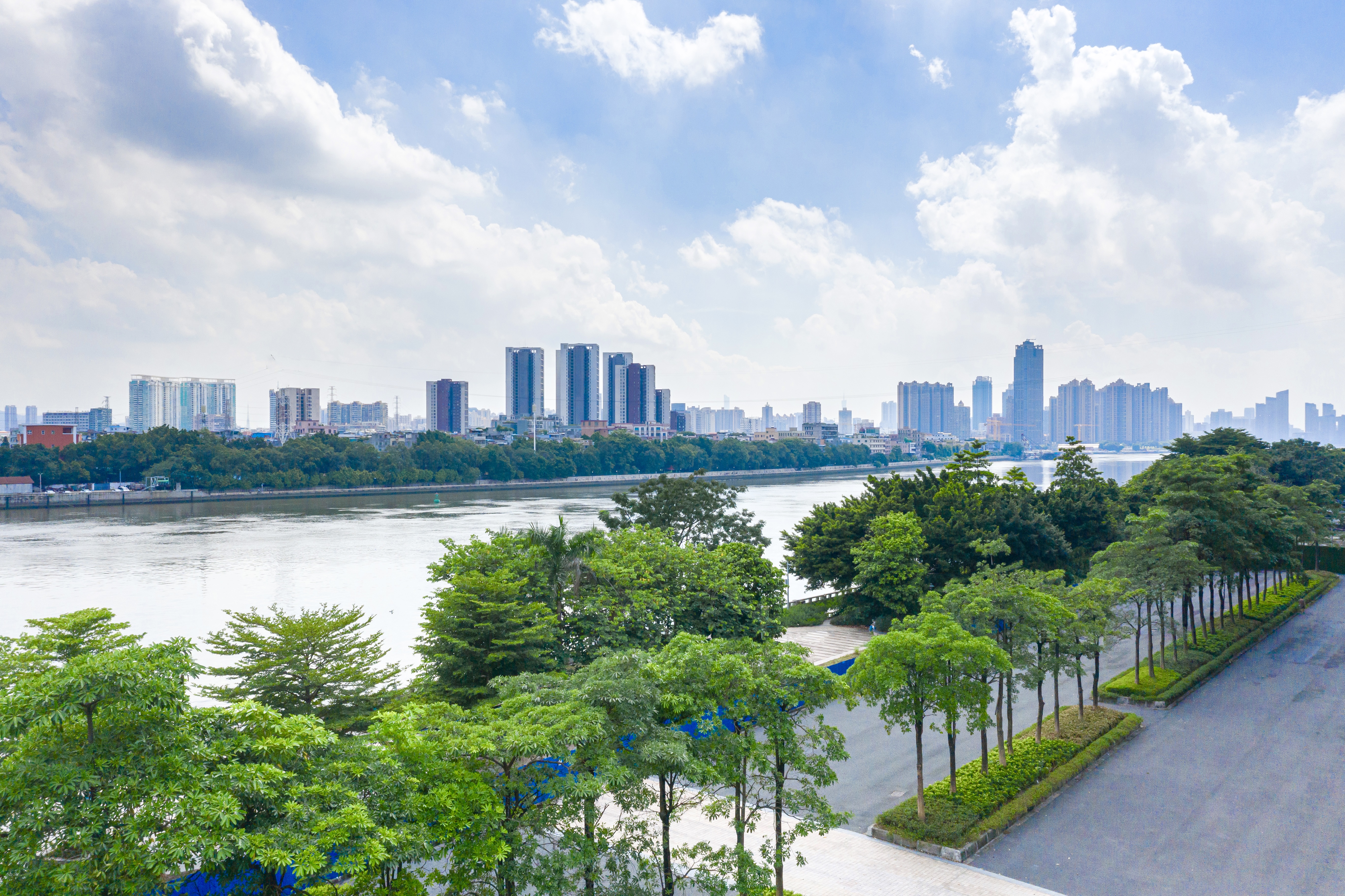  p data-id="gnwk1h96sq">新世界·凯粤湾,位于荔湾白鹅潭,是由新世界