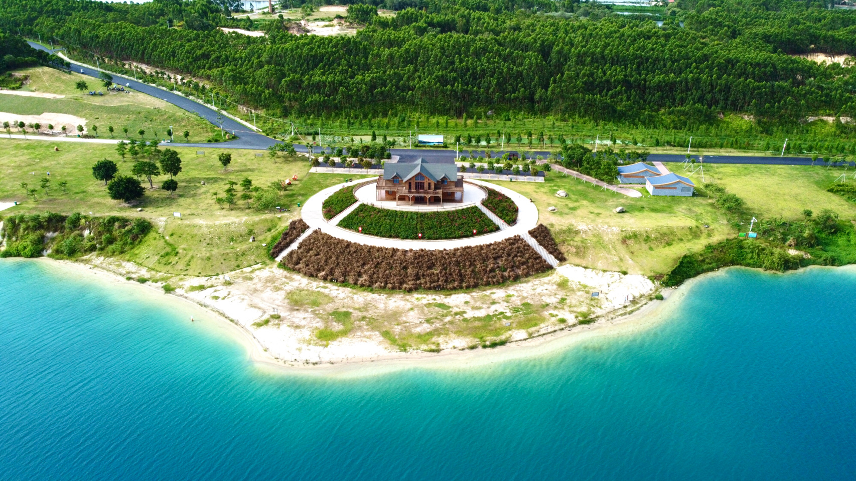 茂名露天矿生态公园