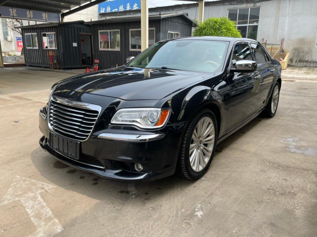 2013款克莱斯勒300c 3.6l自动尊享版