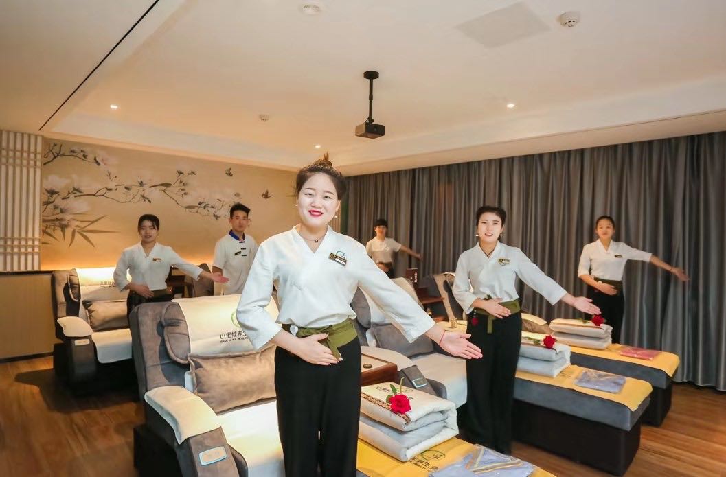 data-id="gnbu571m9a">山里娃控股集团创始于2008年,主要涉及中医养生