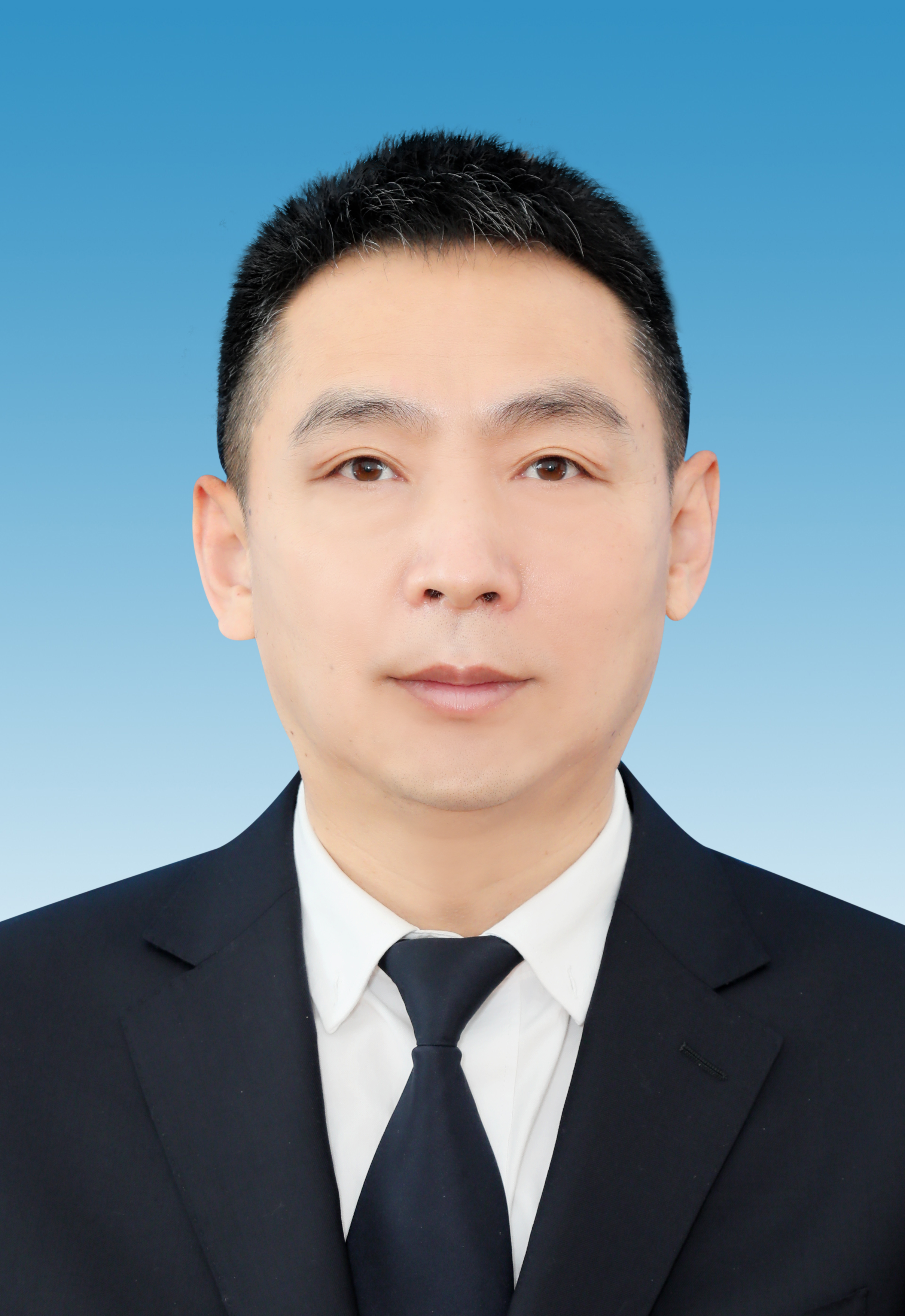工作,1999年6月入党,齐齐哈尔大学函授计算机科学与技术专业大学毕业