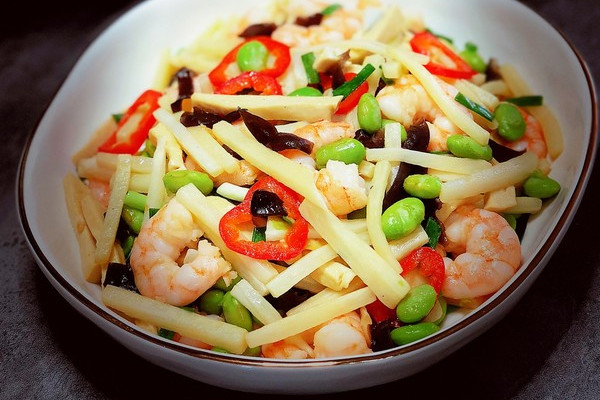 腊肠虾仁炒茭白