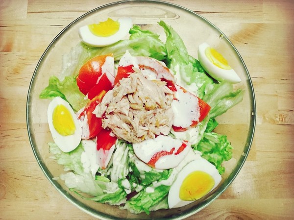  p>鲜蔬金枪鱼沙拉是一道美食,主要原料为金枪鱼,时鲜蔬菜. /p>