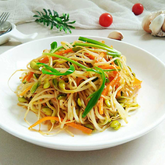  p>素炒豆芽菜,是以绿豆芽为原料制作的一道菜品. /p>