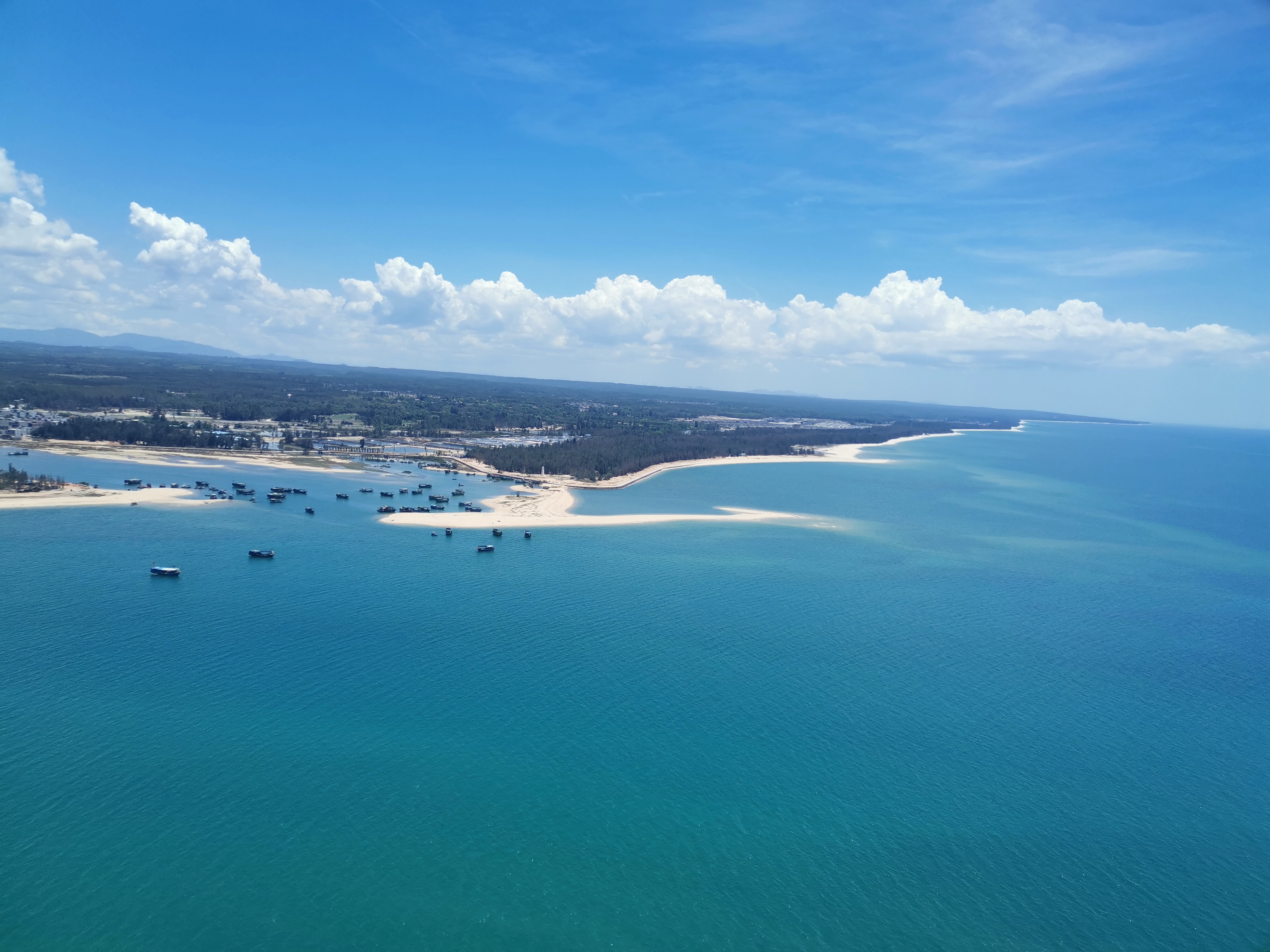  p data-id="tahv0zz0b1eu">龙港湾位于海南省儋州市西部沿海, a