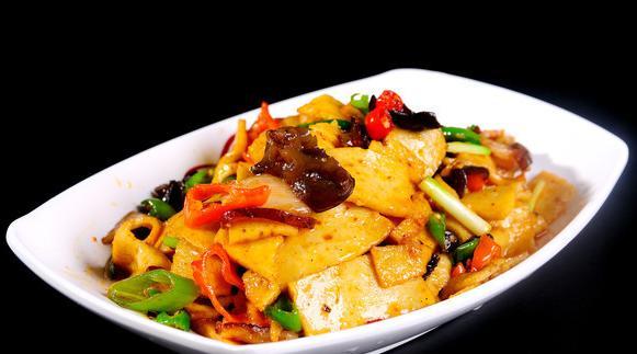 data-id="go01kfn213">小炒千页豆腐是一道菜品,主料是千页豆腐,白菜