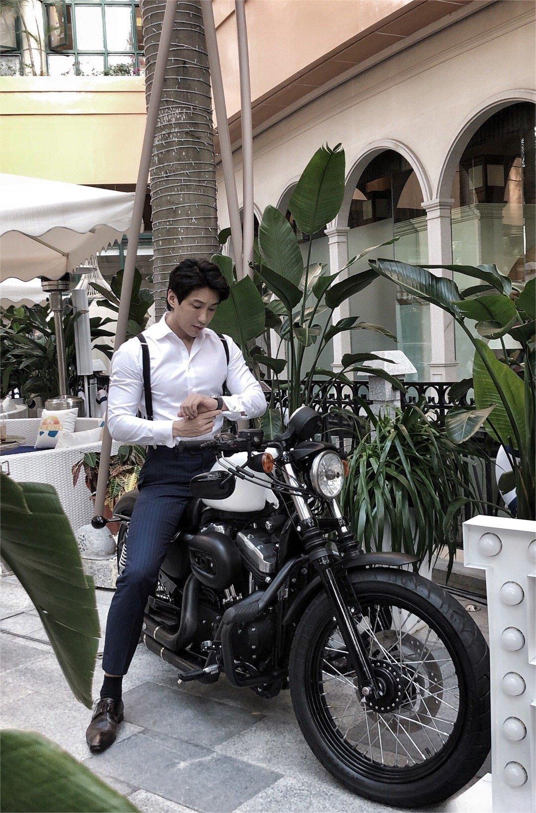  p data-id="gnwpbwgym2">徐丁,中国内地影视剧男演员,模特,主持人;曾