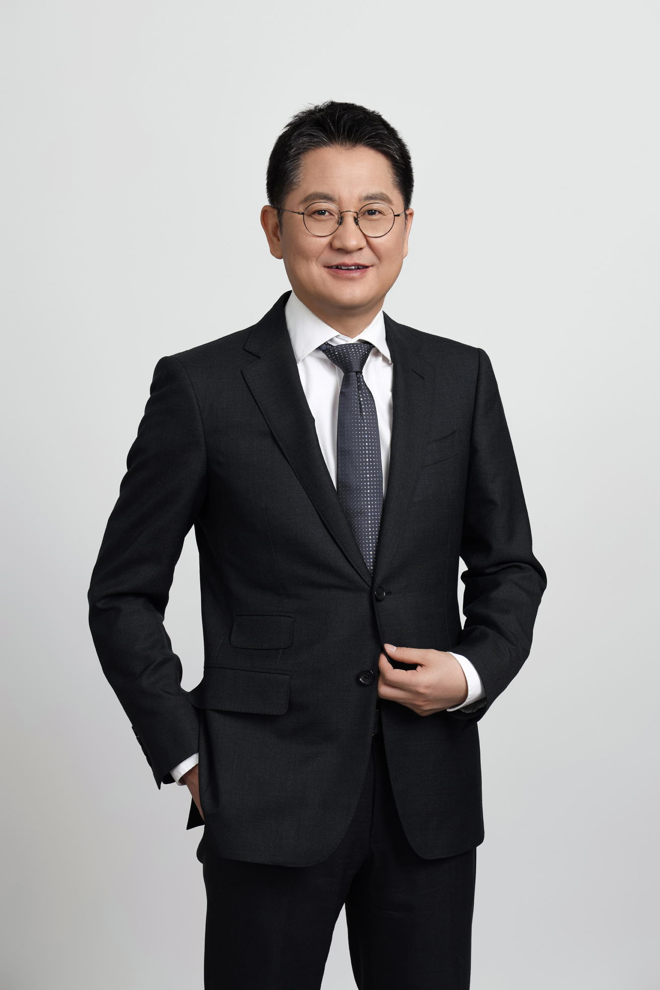  p>赵龙,男,企业家.