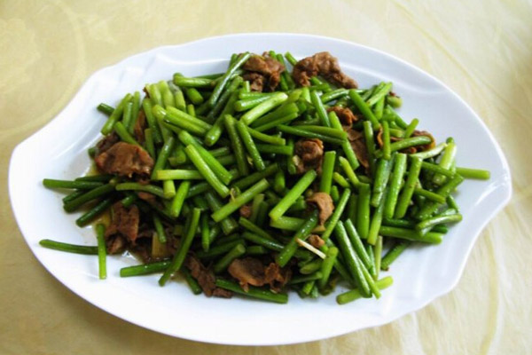 孜然羊肉炒蒜苔