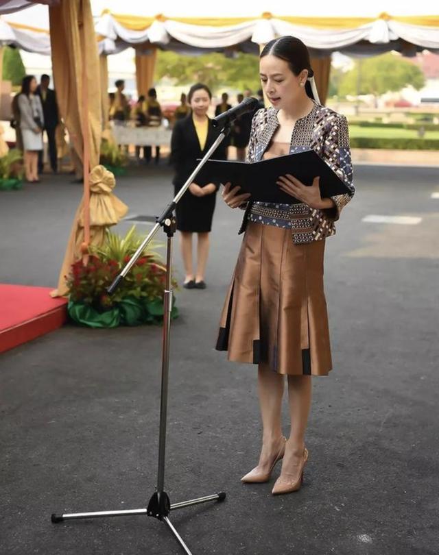  p data-id="gnbibg2oie">伍伦盼,泰文名暖攀