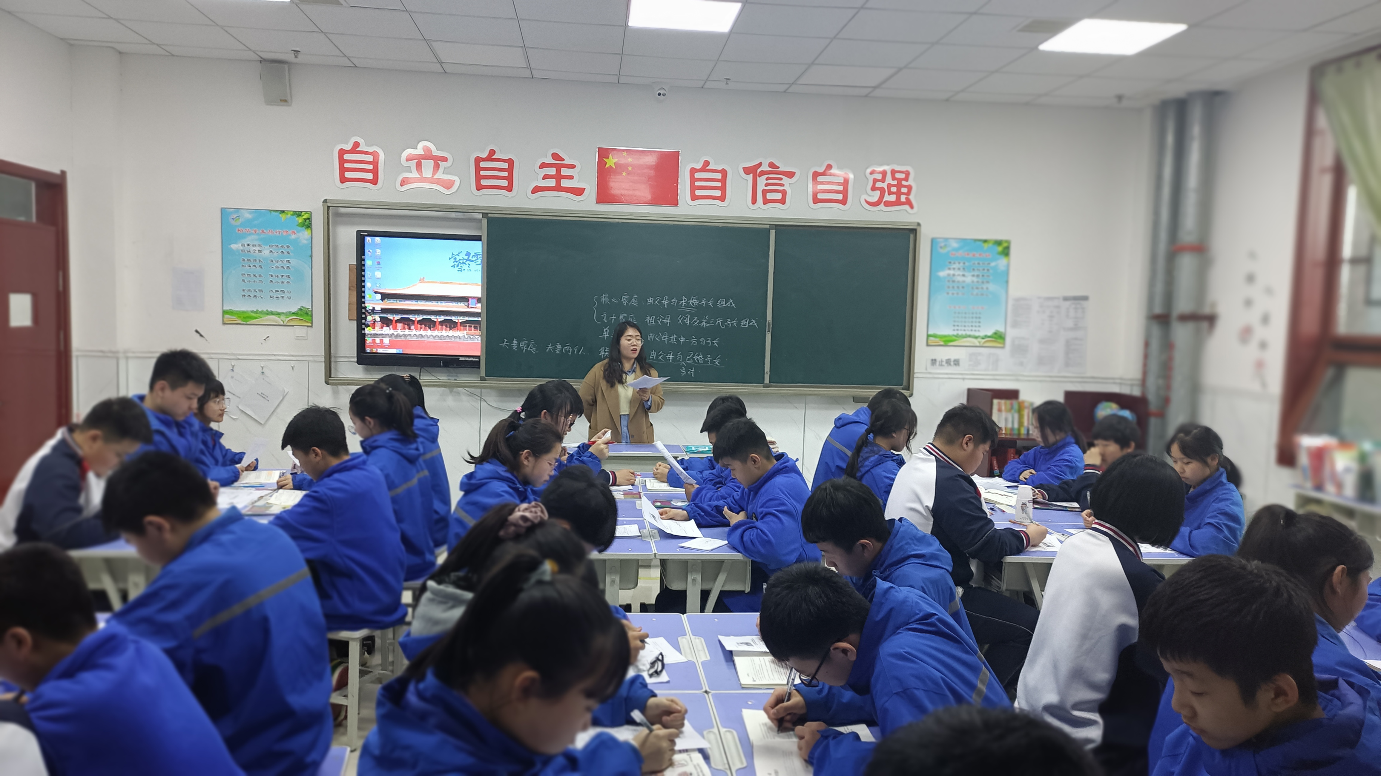  p> b>保定裕华中学 /b>坐落于保定客运中心西侧,交通便利,位置优越