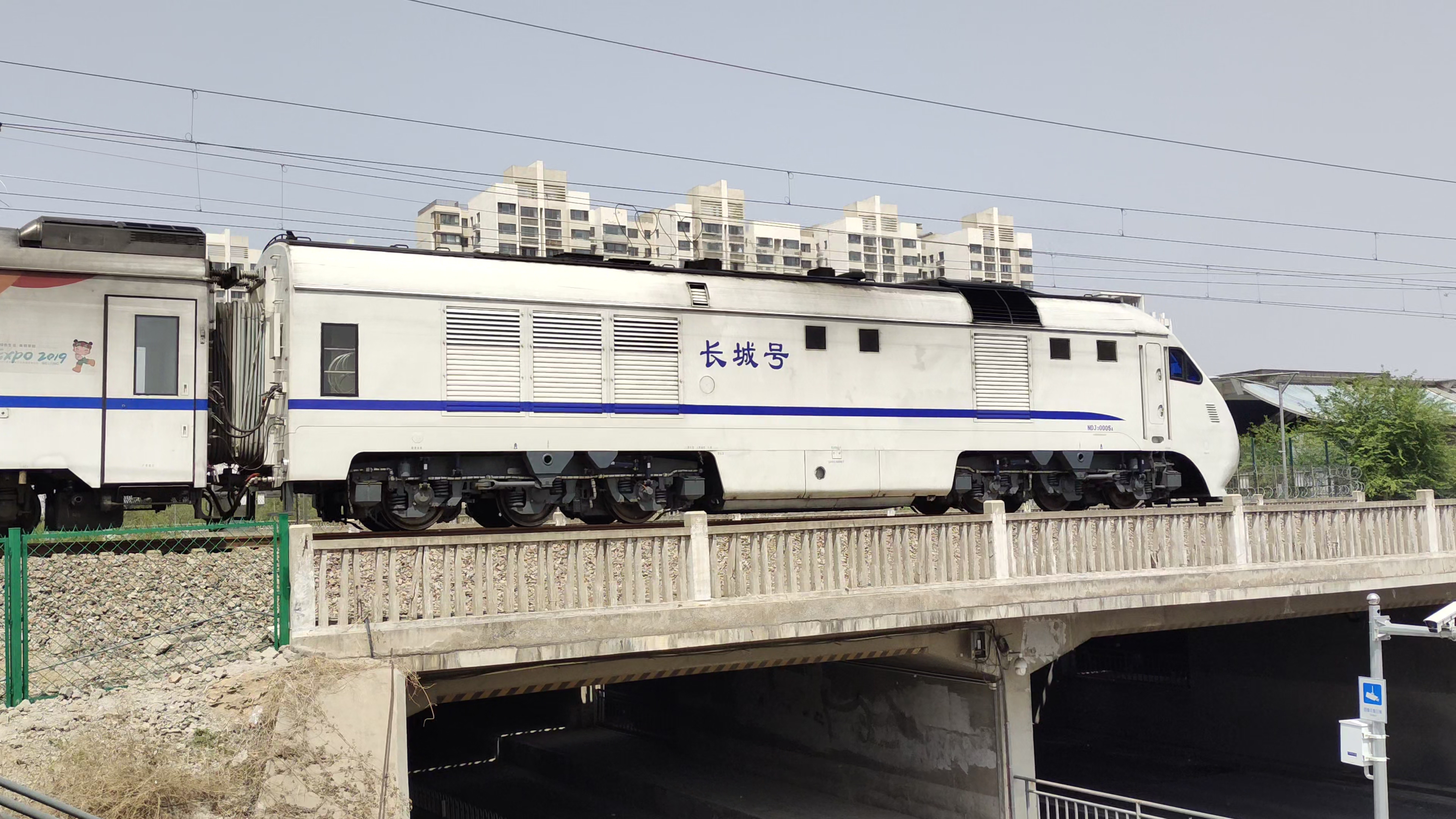  p data-id="gnwit8fg3b">长城号内燃动车组(原名和谐长城号内燃动车