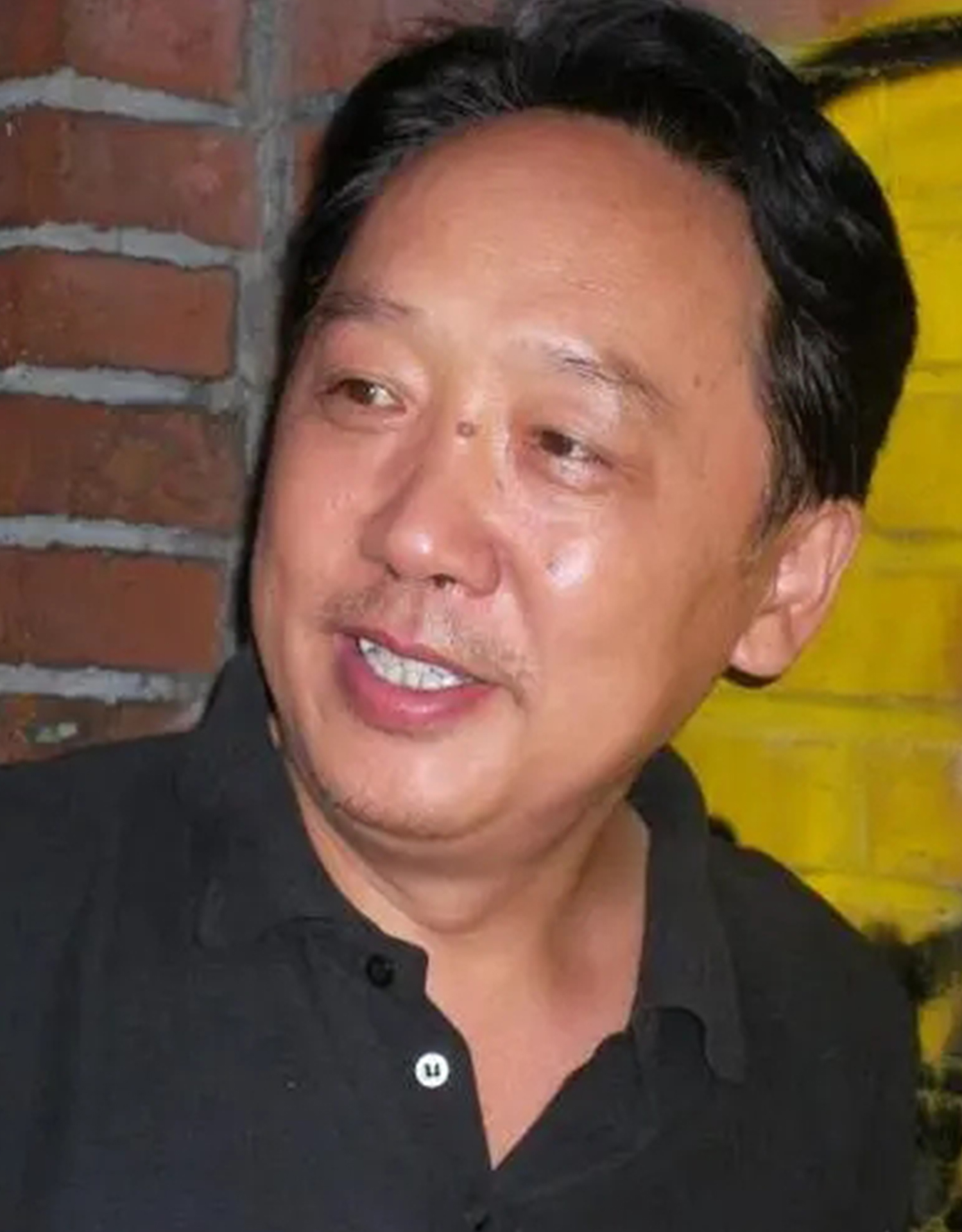  p data-id="samhltbrt5es">李华,演员.